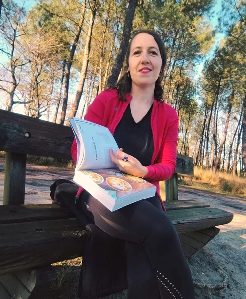 Hermine Pellay dans le parc de Canéjan donnant des conseils diététiques